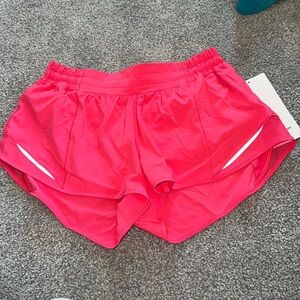 Lululemon hotty hits LR short 2.5 Lined